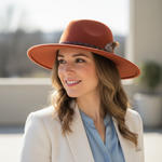 zdjęcie profilowe kobiety na fb w kapeluszu bokiem